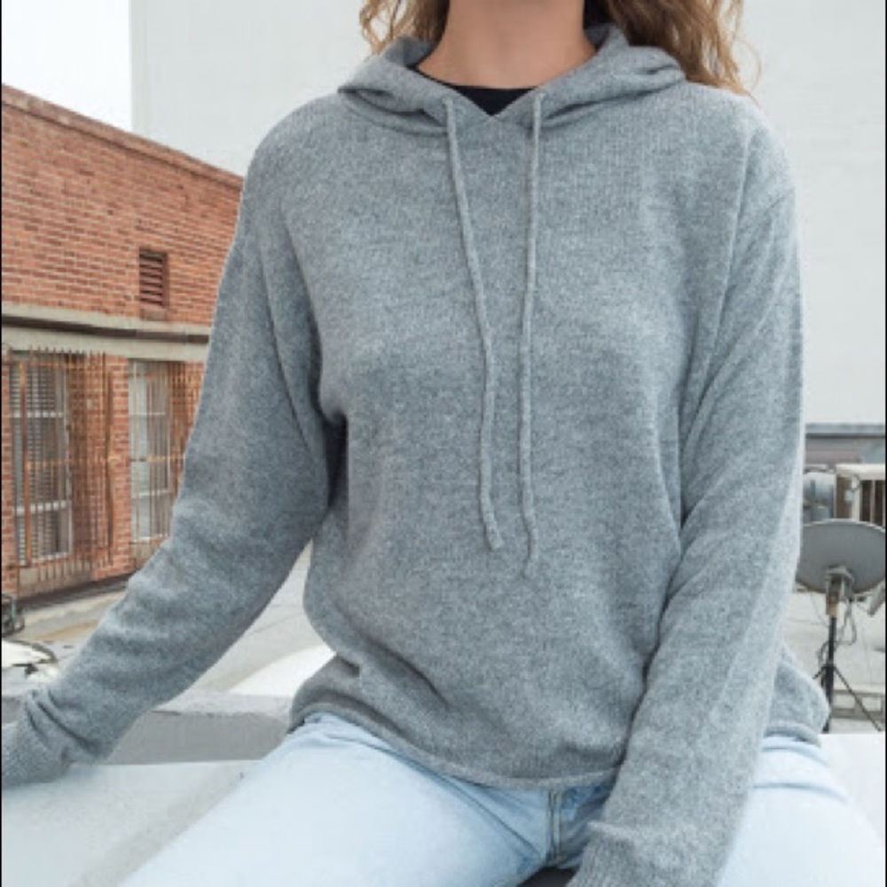 SOLD✅ brandy melville giovanna knit hoodie
